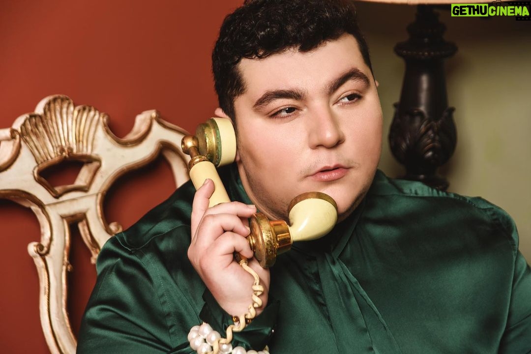 Max Talisman Instagram - New year, who dis ? ✨ Photo by @tommy_flanagan Styling by @styledbyambika Grooming by @robertti