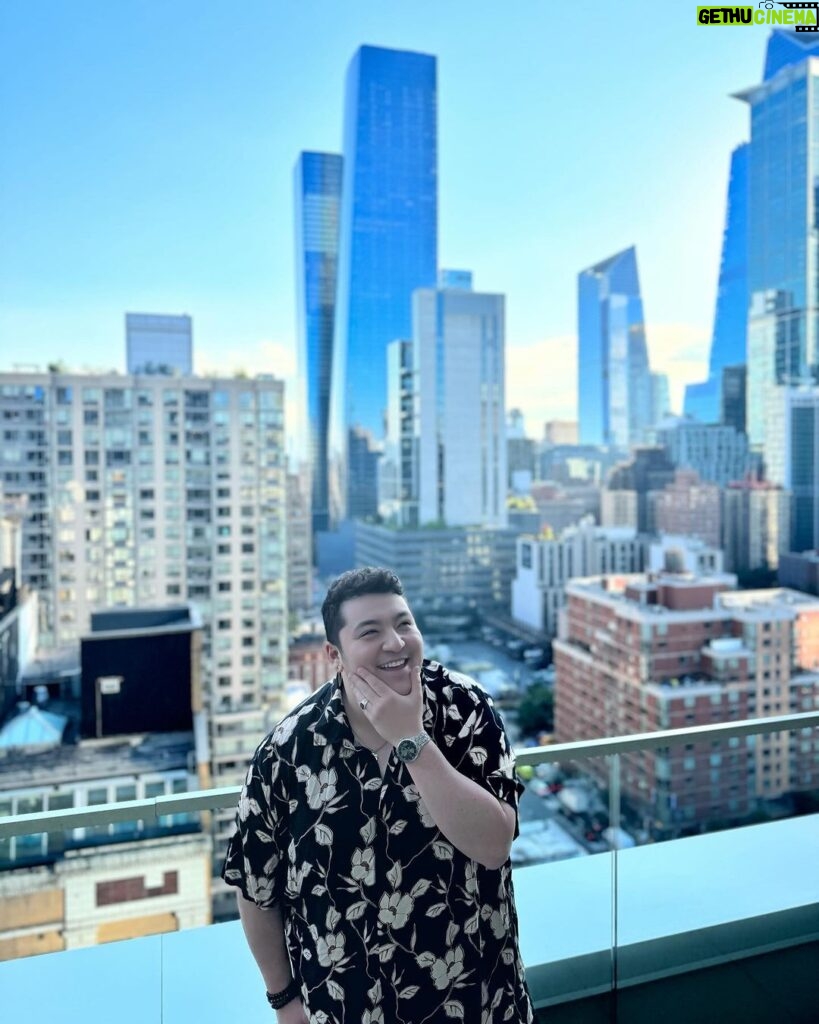 Max Talisman Instagram - NYC, center of the universe 💙 Had the most incredible business trip last week in NYC. NYC will always be my home and I can’t wait to move back. In the meantime grateful to @arlohotels for creating the perfect home away from home 💞 All shirts are by @johnnybiggusa 💫 Arlo Hotel Midtown Manhattan