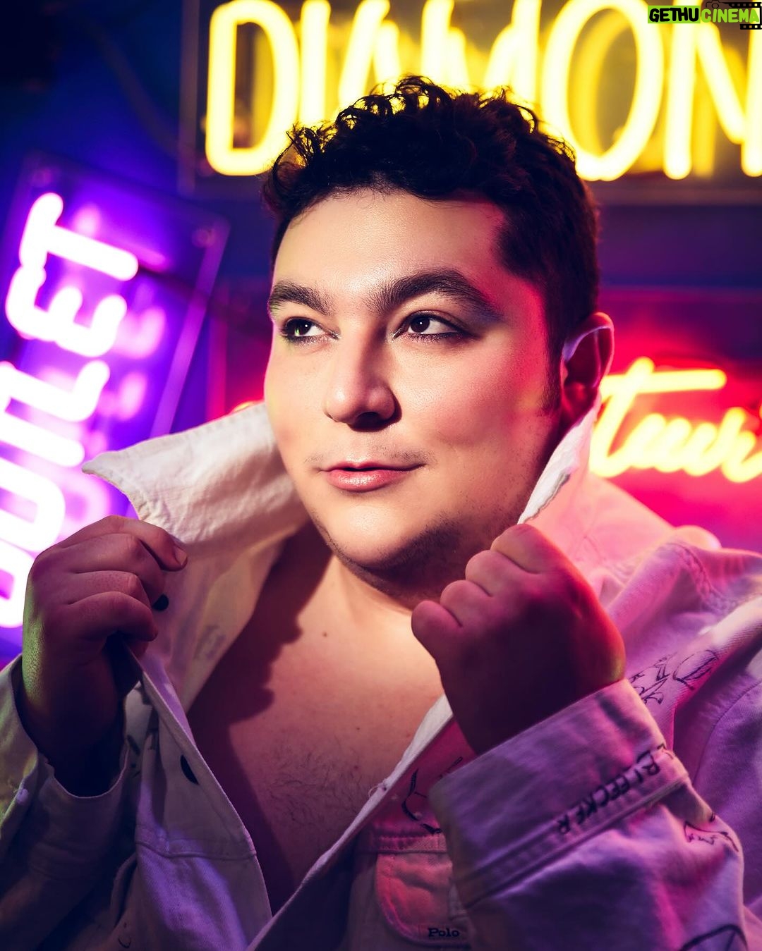 Max Talisman Instagram - Everybody Wants to Rule the World 🔮⚡️ Photo by @tommy_flanagan Styling by @styledbyambika Grooming by @jaclynbmakeup Jacket by @poloralphlauren for @destinationxl Los Angeles, California