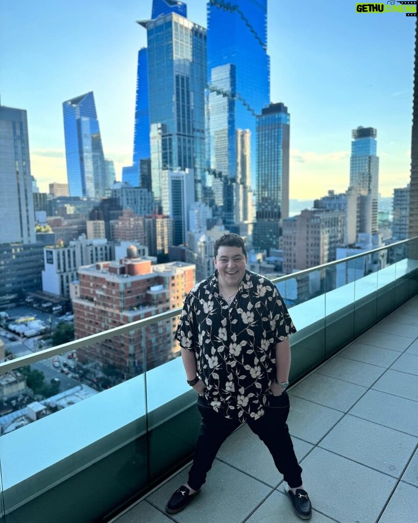 Max Talisman Instagram - NYC, center of the universe 💙 Had the most incredible business trip last week in NYC. NYC will always be my home and I can’t wait to move back. In the meantime grateful to @arlohotels for creating the perfect home away from home 💞 All shirts are by @johnnybiggusa 💫 Arlo Hotel Midtown Manhattan