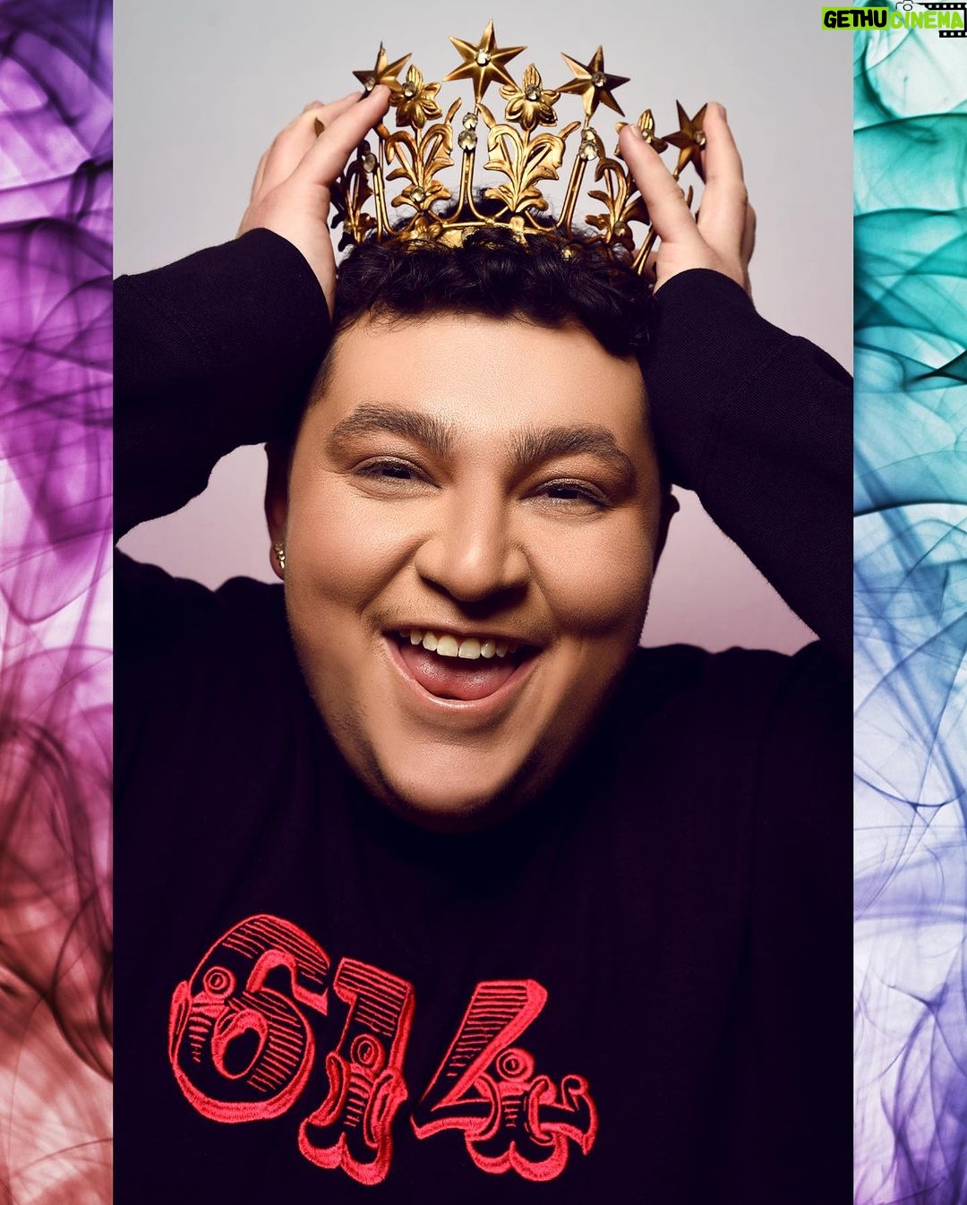 Max Talisman Instagram - Long live the K!ng 👑 Photo by @tommy_flanagan Styling by @styledbyambika Grooming by @tristonarmond @beatbytriston Earring by @8otherreasons Studio @stuspacela Hollywood, California