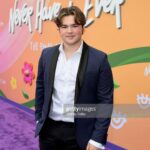 Maxwell Acee Donovan Instagram - Never Have I Ever 🏄‍♂️🕺 Me at the after party: 🦟🦗🦟🦗🦟🕺🕺 #neverhaveiever #netflix Los Angeles, California
