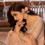 Maya Ali Instagram - Ik Mulaqat… 🕊️🕊️ @mayapretofficial @azeemsaniofficial @usafahmed @ayanamir.thestylist @assurejewelry @ahmadshahart #Maya #PretAPorter #MayaAli #IkMulaqat #Fariha #FestiveEdit 24 #LaunchingSoon