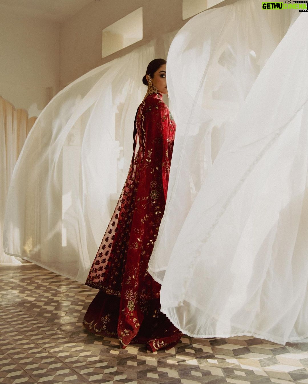 Maya Ali Instagram - My all time favourite brand. Those who know me, know that I love to wear ZSJ @zarashahjahanofficial. I just love their old school charm and their attention to every little detail. I remember I was just in awe of their jewellery pieces which were so beautiful and reminded me of my Amma’s jewellery. It’s so amazing to see their beautiful jewellery pieces, and how they have given a modern touch to them. It was so hard to pick what was my favourite jewellery piece or outfits. Signature Bridals by Zara Shahjahan, FANA is live on their website, what more could a bride ask for? ❤️ Photography: @osamadoger Artdirection: @hashimali @zarashahjahan Stylist: @haajiraahmad Video: @saraiqbal Makeup:@sunilmua Production: @lightroomstudio.prod