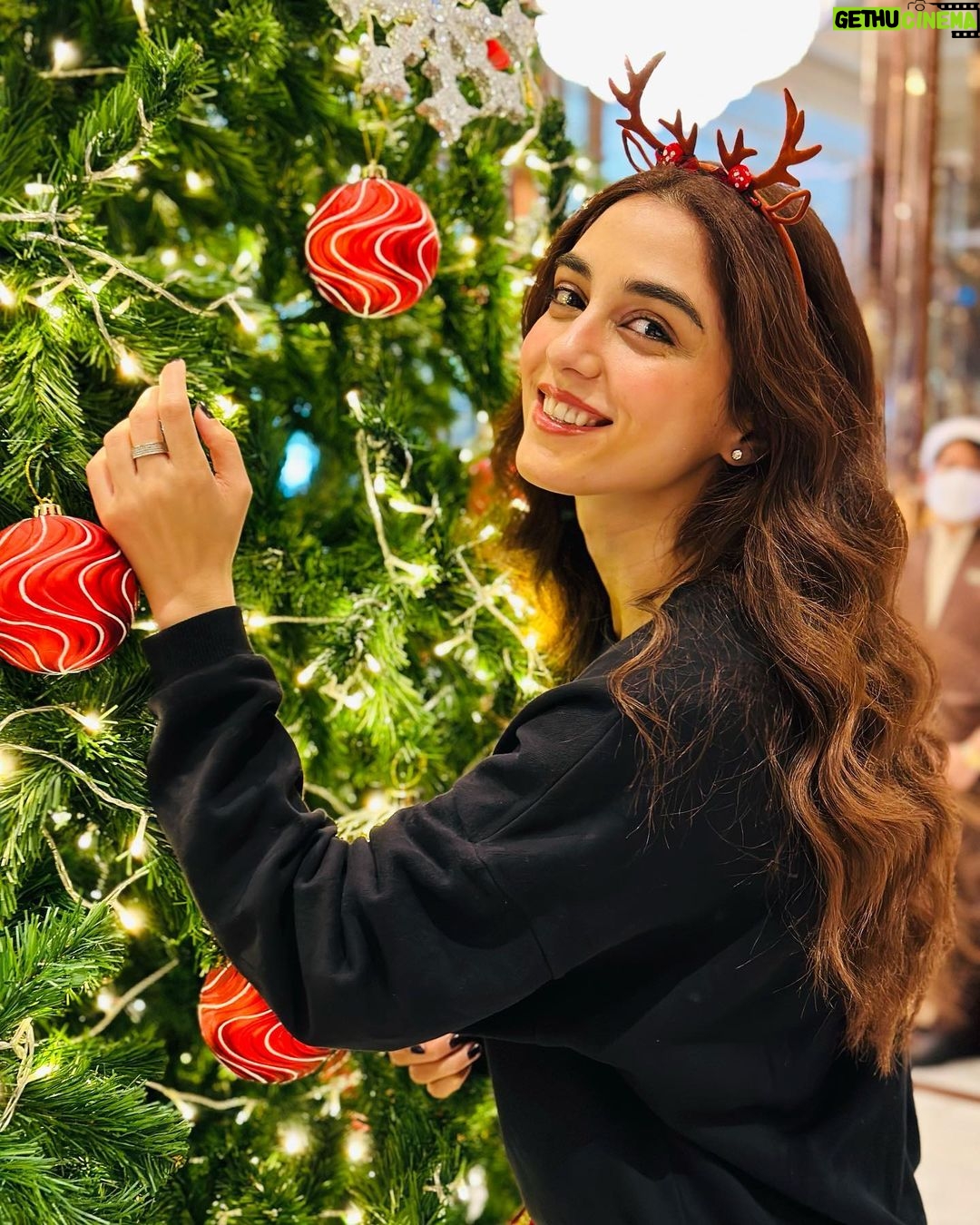 Maya Ali Instagram - 🎄🎉🎉🎄 Bangkok, Thailand