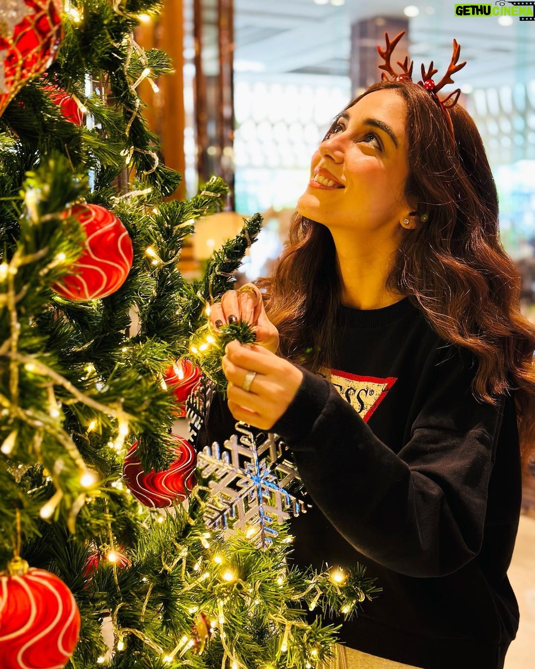 Maya Ali Instagram - 🎄🎉🎉🎄 Bangkok, Thailand