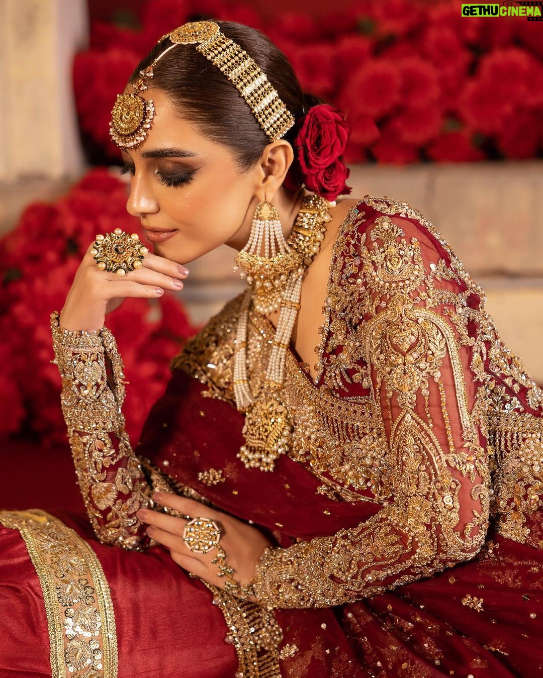 Maya Ali Instagram - Ve Kamleya Mere Nadaan Dil…🌹 @kanwalmalik.official @hashimali90 @shahrozhyder @sunil_mua @yash645 @kundan.co @noman.syed #ComingSoon #KanwalMalikOfficial #KanwalMalik #MayaAli #Formals #Asianoutfits #Pakistaniattire #Lahore #Karachi #Weddings #Pakistan #luxuryformals #JahanAra #bridals