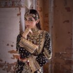 Maya Ali Instagram - Launching tomorrow, 3pm in-stores and 9pm online. A collection that is both empowering and luxurious. This Festive season celebrate with @mohsin.naveed.ranjha’s Zarlish Volume 4- unstitched festive collection @mohsin.ranjha_dino @mohsin.naveed.ranjha @shahbazshaziofficial @sunil_mua @yash645 #mnr #mayaali #mnrdesignstudio #mohsinnaveedranjha #mnrunstiched #talpurdynasty #mnrfestiveunstitched #festiveunstitched23 #mnrlahore #mnrgujranwala #mnrkarachi #mnrusa #abubakarnaveedranjha #zarlishbymohsinnaveedranjha