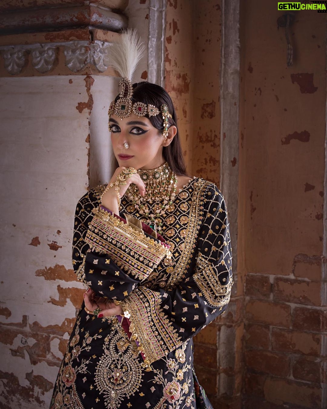 Maya Ali Instagram - Launching tomorrow, 3pm in-stores and 9pm online. A collection that is both empowering and luxurious. This Festive season celebrate with @mohsin.naveed.ranjha’s Zarlish Volume 4- unstitched festive collection @mohsin.ranjha_dino @mohsin.naveed.ranjha @shahbazshaziofficial @sunil_mua @yash645 #mnr #mayaali #mnrdesignstudio #mohsinnaveedranjha #mnrunstiched #talpurdynasty #mnrfestiveunstitched #festiveunstitched23 #mnrlahore #mnrgujranwala #mnrkarachi #mnrusa #abubakarnaveedranjha #zarlishbymohsinnaveedranjha