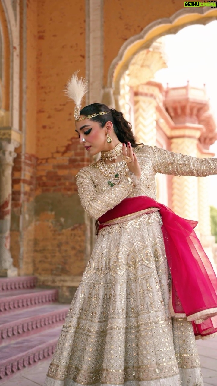 Maya Ali Instagram - 🌹🌹 @mohsin.naveed.ranjha @mohsin.ranjha_dino @muzammilgarewal @allurebymht @yash645 @sunil_mua #mnr #mnrdesignstudio #mayaali #mohsinnaveedranjha #festiveunstitched #zarlishbymohsinnaveedranjha #womenempowerment #talpurdynasty
