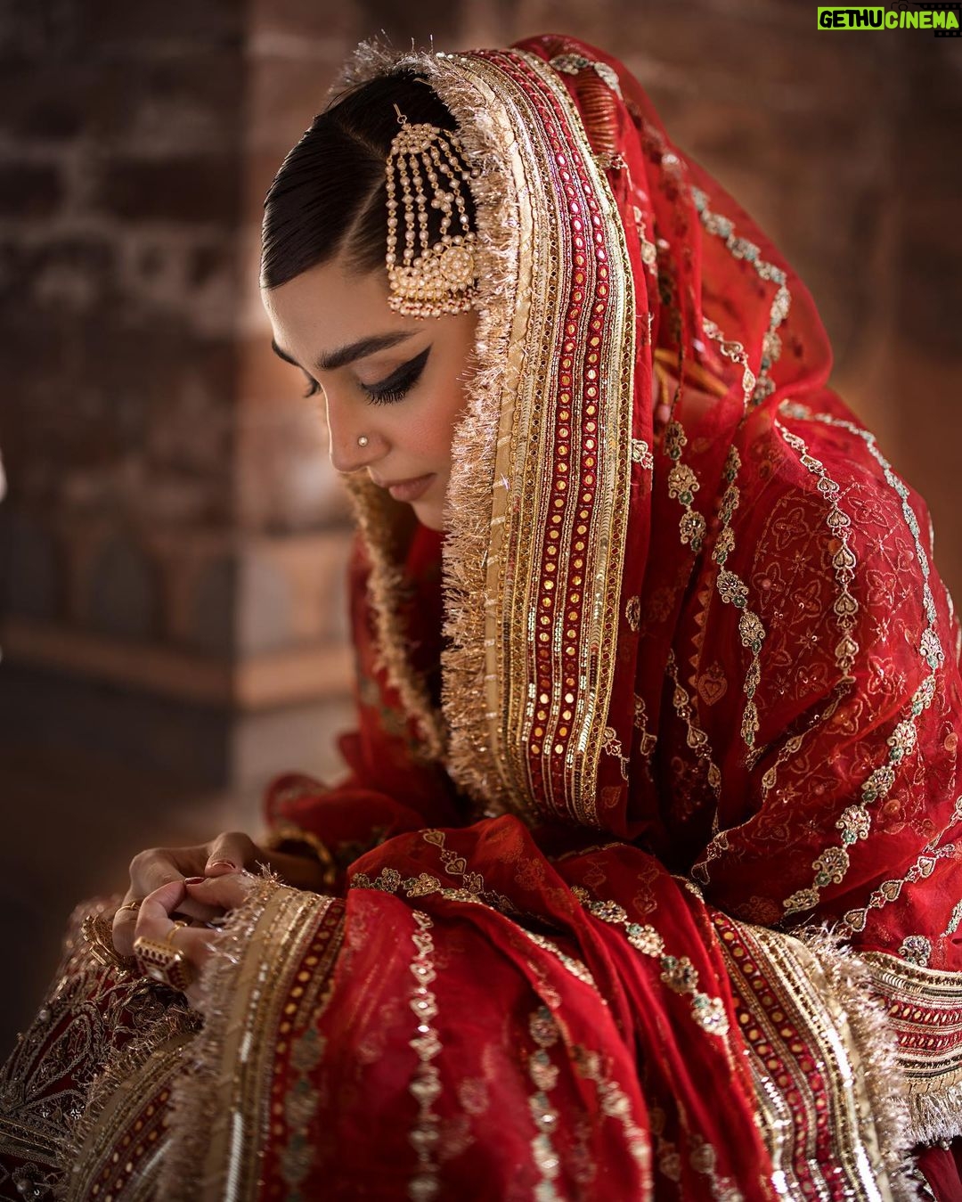 Maya Ali Instagram - 🌹🌹 @mohsin.naveed.ranjha @mohsin.ranjha_dino @shahbazshaziofficial @allurebymht @yash645 @sunil_mua #mnr #mnrdesignstudio #mayaali #mohsinnaveedranjha #festiveunstitched #zarlishbymohsinnaveedranjha #womenempowerment #talpurdynasty