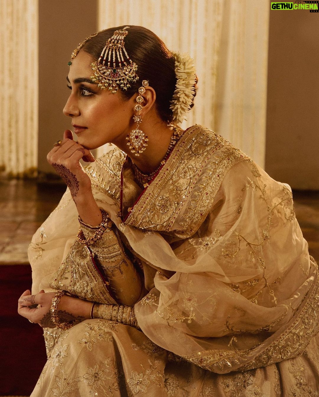 Maya Ali Instagram - My all time favourite brand. Those who know me, know that I love to wear ZSJ @zarashahjahanofficial. I just love their old school charm and their attention to every little detail. I remember I was just in awe of their jewellery pieces which were so beautiful and reminded me of my Amma’s jewellery. It’s so amazing to see their beautiful jewellery pieces, and how they have given a modern touch to them. It was so hard to pick what was my favourite jewellery piece or outfits. Signature Bridals by Zara Shahjahan, FANA is live on their website, what more could a bride ask for? ❤️ Photography: @osamadoger Artdirection: @hashimali @zarashahjahan Stylist: @haajiraahmad Video: @saraiqbal Makeup:@sunilmua Production: @lightroomstudio.prod
