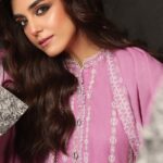 Maya Ali Instagram – Winter fall collection by @alkaramstudio in stores and available online🍂🍂

@haseebsiddiquiphoto 
@yash645 
@hairbyawais 
@zeeshu_mua 
@nabila_salon 

#AlkaramStudio #AlkaramWinterFallUnstitched2023 #AlkaramWoman
