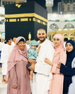 Maya Ali Instagram - Alhamdulillah for all HIS blessings 😇 We all were planning to perform umrah together for so long and finally ALLAH has answered all our prayers. May ALLAH give everyone a chance to visit this Holy place Ameen 🕋 @noshaafnan @afnan_q420 ✨ Mecca, Saudi Arabia