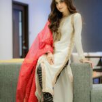 Maya Ali Instagram - ♥️🖤🤍 @hussainrehar.official @kavaakibstudio #ShaukatKhanumkarachi Tampa Florida