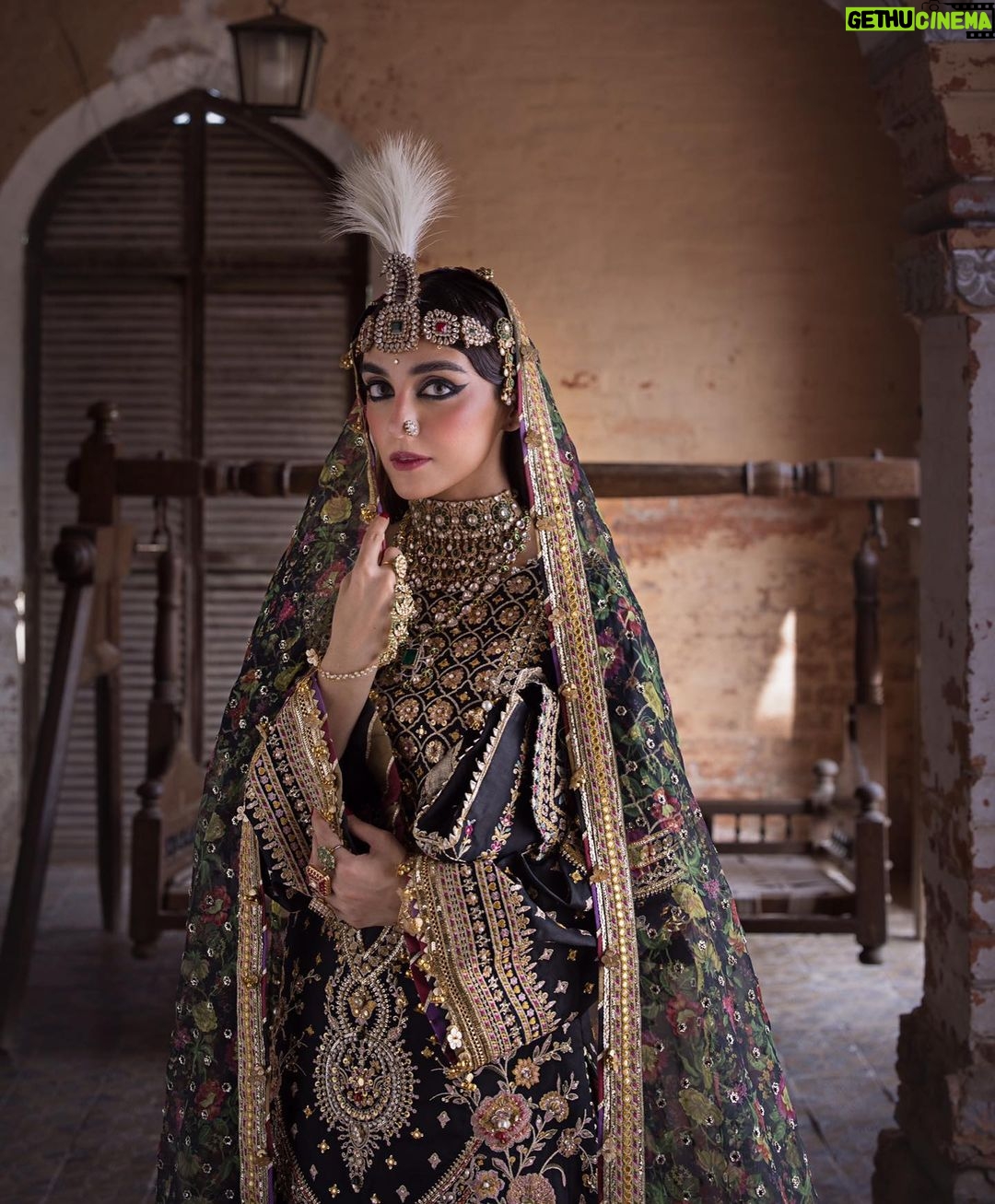 Maya Ali Instagram - Launching tomorrow, 3pm in-stores and 9pm online. A collection that is both empowering and luxurious. This Festive season celebrate with @mohsin.naveed.ranjha’s Zarlish Volume 4- unstitched festive collection @mohsin.ranjha_dino @mohsin.naveed.ranjha @shahbazshaziofficial @sunil_mua @yash645 #mnr #mayaali #mnrdesignstudio #mohsinnaveedranjha #mnrunstiched #talpurdynasty #mnrfestiveunstitched #festiveunstitched23 #mnrlahore #mnrgujranwala #mnrkarachi #mnrusa #abubakarnaveedranjha #zarlishbymohsinnaveedranjha