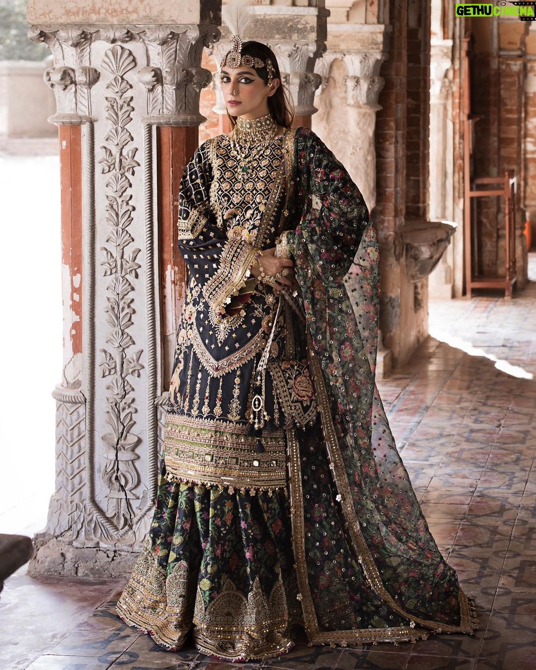 Maya Ali Instagram - Launching tomorrow, 3pm in-stores and 9pm online. A collection that is both empowering and luxurious. This Festive season celebrate with @mohsin.naveed.ranjha’s Zarlish Volume 4- unstitched festive collection @mohsin.ranjha_dino @mohsin.naveed.ranjha @shahbazshaziofficial @sunil_mua @yash645 #mnr #mayaali #mnrdesignstudio #mohsinnaveedranjha #mnrunstiched #talpurdynasty #mnrfestiveunstitched #festiveunstitched23 #mnrlahore #mnrgujranwala #mnrkarachi #mnrusa #abubakarnaveedranjha #zarlishbymohsinnaveedranjha