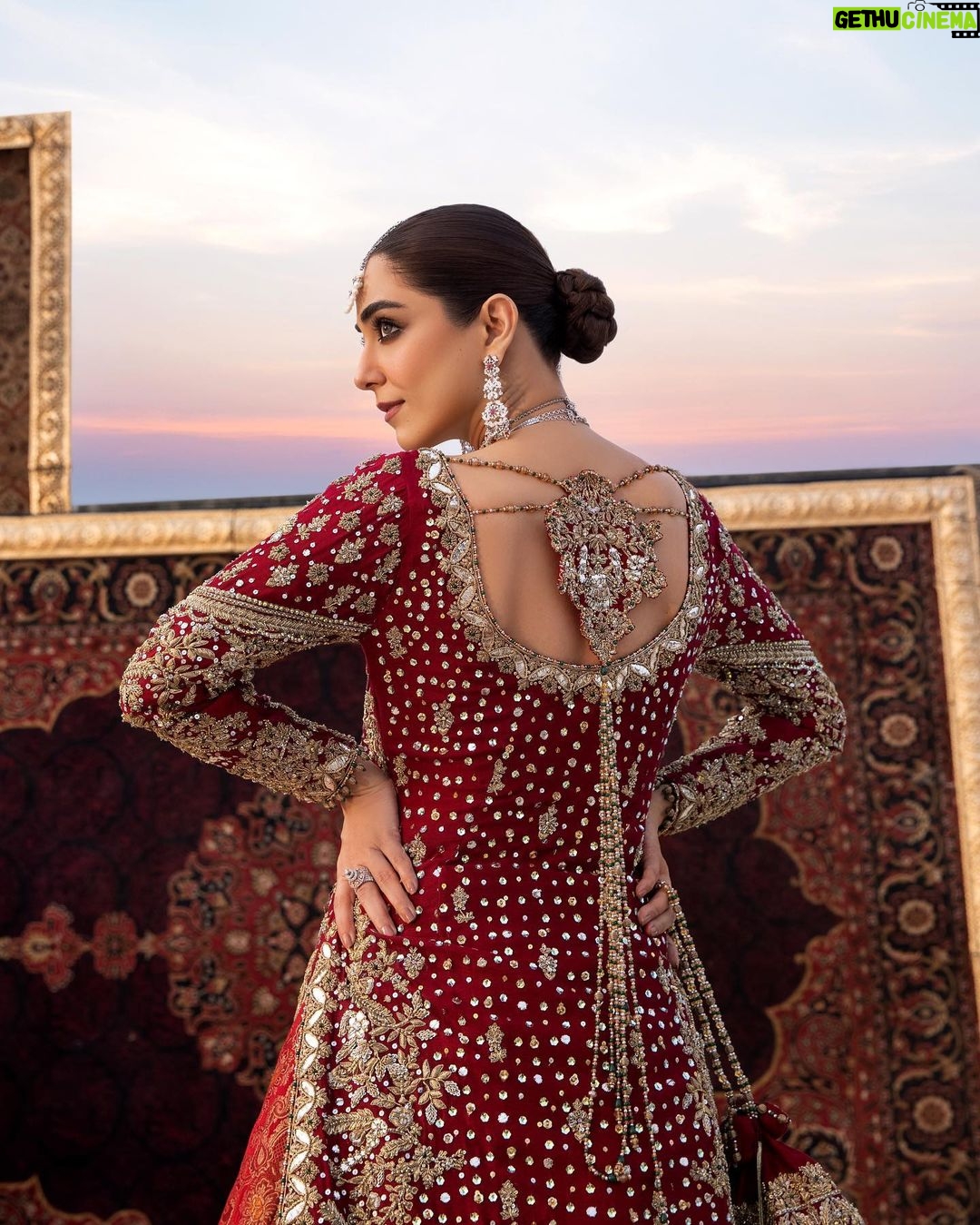 Maya Ali Instagram - One of my favourite shoots with my favourite designer @sararohaleasgharofficial. It was great working with the whole team. Couldn’t post them earlier because of travelling. But they need to be on the feed. 💗 @azeemsaniofficial @ayanamir.thestylist @farhatalijewellers