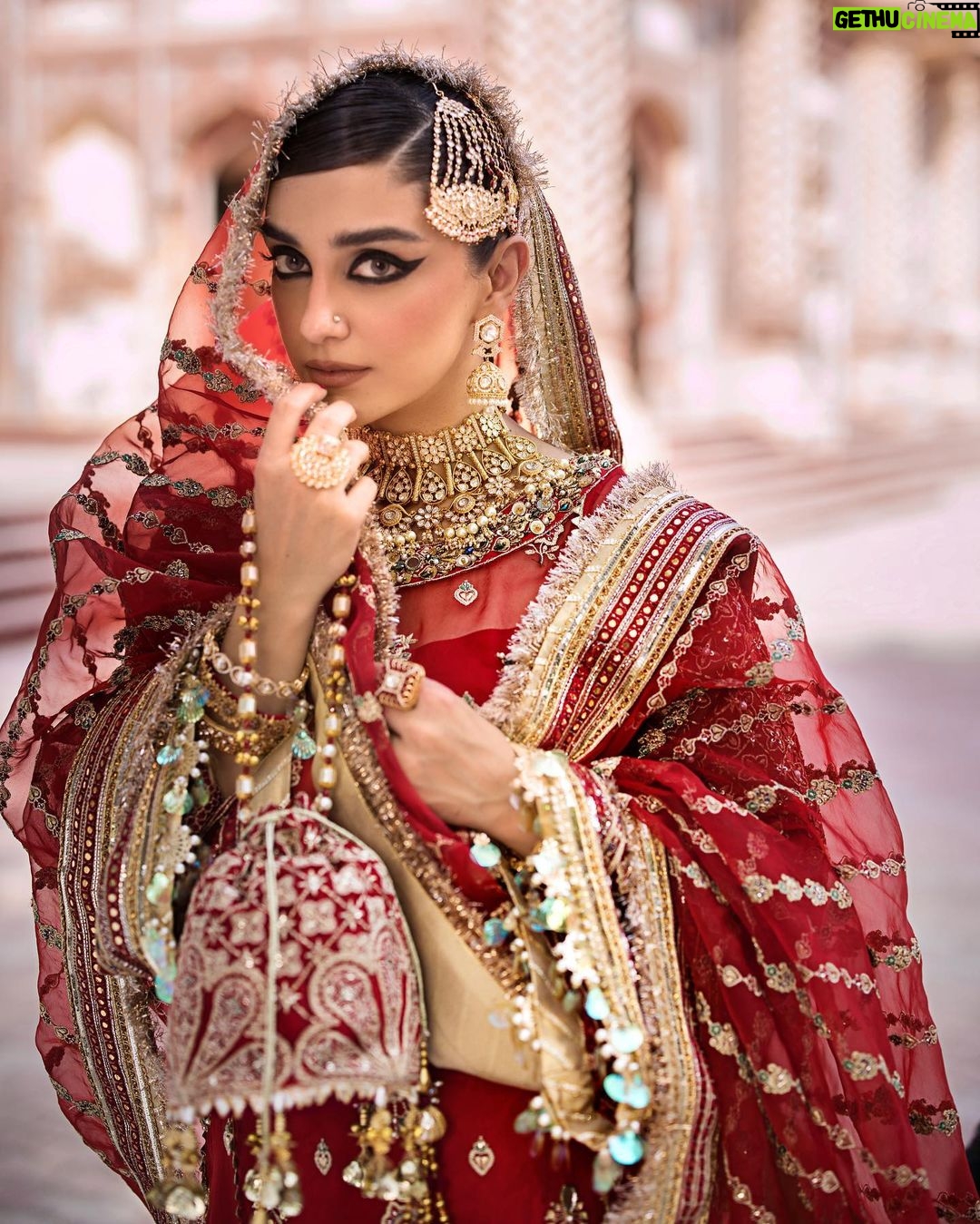 Maya Ali Instagram - 🌹🌹 @mohsin.naveed.ranjha @mohsin.ranjha_dino @shahbazshaziofficial @allurebymht @yash645 @sunil_mua #mnr #mnrdesignstudio #mayaali #mohsinnaveedranjha #festiveunstitched #zarlishbymohsinnaveedranjha #womenempowerment #talpurdynasty
