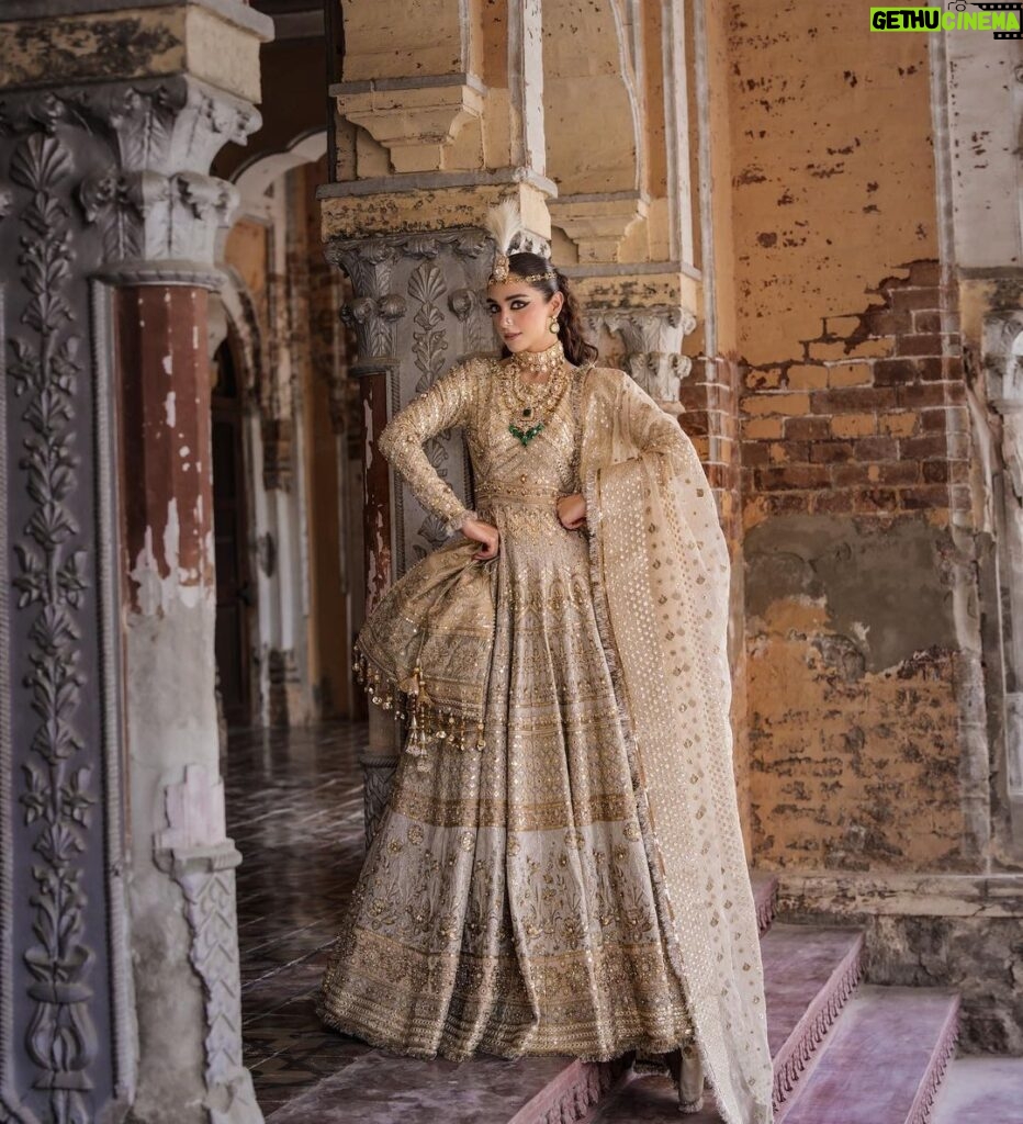 Maya Ali Instagram - Combination of History, grandeur and Empowerment. So Happy to be part of a campaign by @mohsin.naveed.ranjha which is not only about royalty, grandeur and clothes, its also about empowerment as all the proceeds from Mohsin's new collection Zarlish volume 4 is going to Bibi Munazza foundation for the education of Young girls 📖✨ @mohsin.ranjha_dino Photography: @shahbazshaziofficial Jewellery: @allurebymht Styling: @yash645 Hair & Mua: @sunil_mua #mnr #mnrdesignstudio #mohsinnaveedranjha #mayaali #festiveunstitched #zarlishbymohsinnaveedranjha #womenempowerment #talpurdynasty