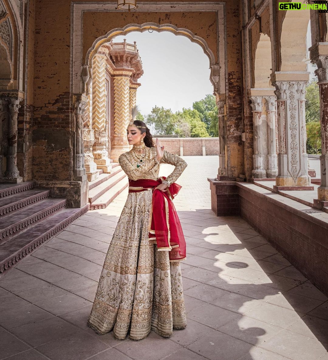 Maya Ali Instagram - Combination of History, grandeur and Empowerment. So Happy to be part of a campaign by @mohsin.naveed.ranjha which is not only about royalty, grandeur and clothes, its also about empowerment as all the proceeds from Mohsin's new collection Zarlish volume 4 is going to Bibi Munazza foundation for the education of Young girls 📖✨ @mohsin.ranjha_dino Photography: @shahbazshaziofficial Jewellery: @allurebymht Styling: @yash645 Hair & Mua: @sunil_mua #mnr #mnrdesignstudio #mohsinnaveedranjha #mayaali #festiveunstitched #zarlishbymohsinnaveedranjha #womenempowerment #talpurdynasty