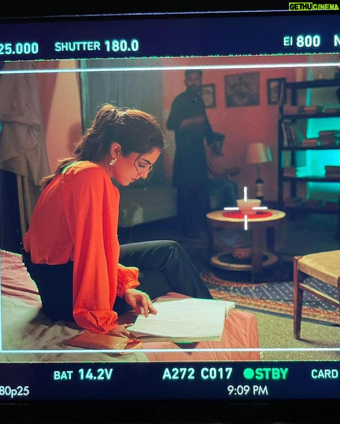 Maya Ali Instagram - From coming soon to the last Episode. What a beautiful journey it was.Thank you all for the love and the constructive Criticism too, we all need it at some point to know what other’s perspective is. I am so glad and blessed that I am a part of this journey and family of YUNHI 🤗. We lived with all these characters for a long time and enjoyed every bit of it. I am glad I have made another family and memories which I’ll be cherishing forever. Thank you Ehtesham bhai for believing in me and Kim and giving a lifetime of advice to become a better version of myself. Thank you Bilal for your patience, and bringing home made food for me when I was away from my home. Also thank you on the behalf of the whole team for looking after everyone’s basics necessities. App ki kya baat hai superstar🌟. Thank you Sir Behroze for your Love and (SHAFQAT) all the time on the set and we still share this bond Alhamdulillah. Thank you Tazeen, maha, meri pyari Tahira appa, sir manzoor, mere Pyarey dost kukki jee, Khaqan, my handsome dad Deepak, Uzma jee, Saad, laiba and the whole cast and each member on the set, everyone gave the utmost respect and love to each other. Special thank you to our special DOP Khizer who made all these frames and brought people alive and made them look beautiful. Thank you to my makeup artist Yashwa who put her soul into Kim. Thank you @humtvpakistanofficial for showing some more beautiful content, I hope this will be life changing for even one person. Yeh tha hamara abb tak ka sath Phir milein ge YUNHi 😊😊