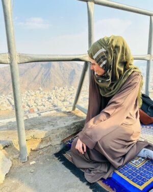 Maya Ali Instagram - Alhamdulillah for all HIS blessings 😇

We all were planning to perform umrah together for so long and finally ALLAH has answered all our prayers. May ALLAH give everyone a chance to visit this Holy place Ameen 🕋

@noshaafnan @afnan_q420 ✨