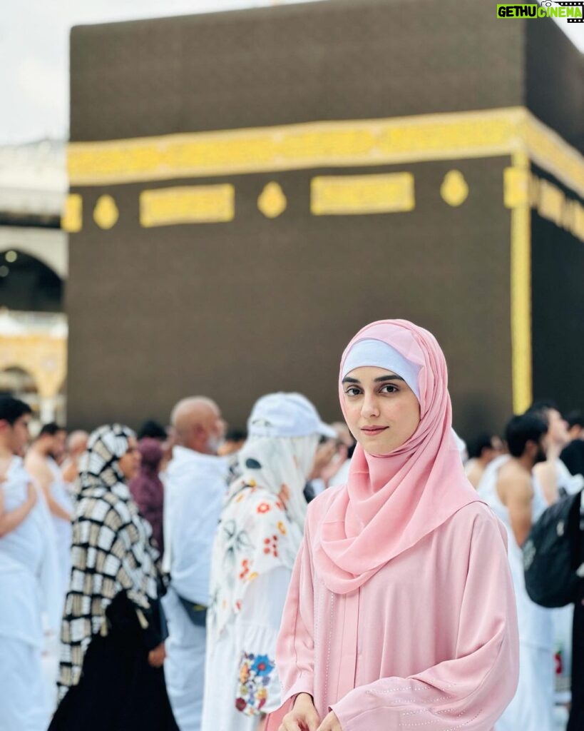 Maya Ali Instagram - Alhamdulillah for all HIS blessings 😇 We all were planning to perform umrah together for so long and finally ALLAH has answered all our prayers. May ALLAH give everyone a chance to visit this Holy place Ameen 🕋 @noshaafnan @afnan_q420 ✨ Mecca, Saudi Arabia