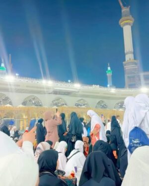 Maya Ali Instagram - Alhamdulillah for all HIS blessings 😇

We all were planning to perform umrah together for so long and finally ALLAH has answered all our prayers. May ALLAH give everyone a chance to visit this Holy place Ameen 🕋

@noshaafnan @afnan_q420 ✨