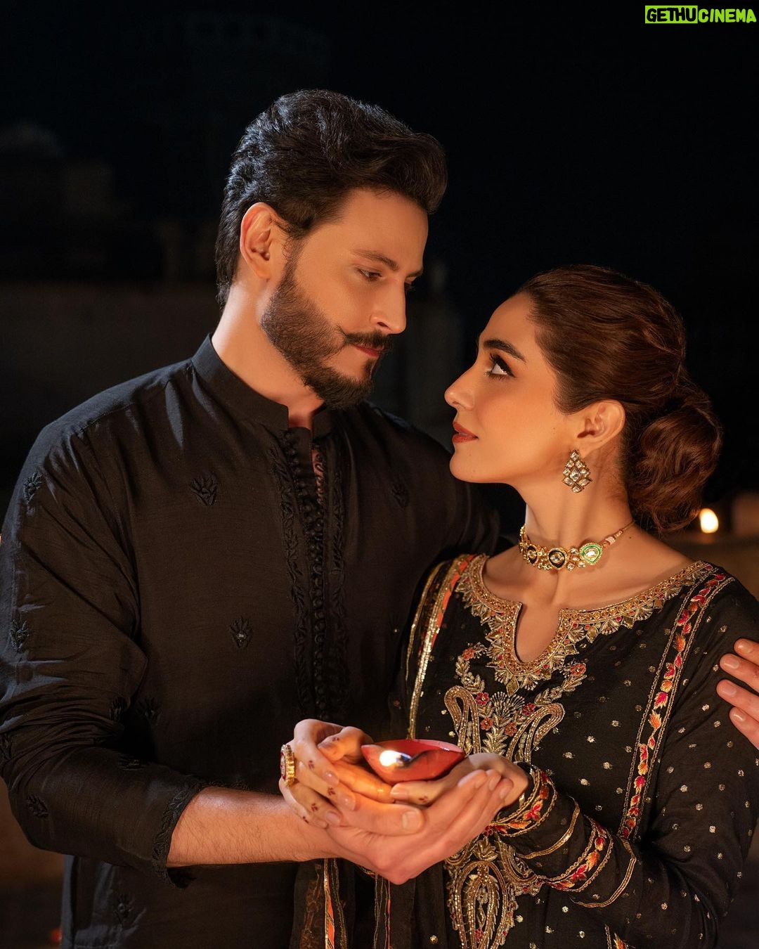 Maya Ali Instagram - 🪔🪔 @mayapretofficial @aclockworkobi It’s Available Online For Appointments Call @ 03009414405 Shop Online: www.mayapret.com #Maya #PretAPorter #MayaPretMan #MayaAli #OsmanKhalidButt #IkMulagat #FestiveEdit’24 #AvailableOnline #LiveNow