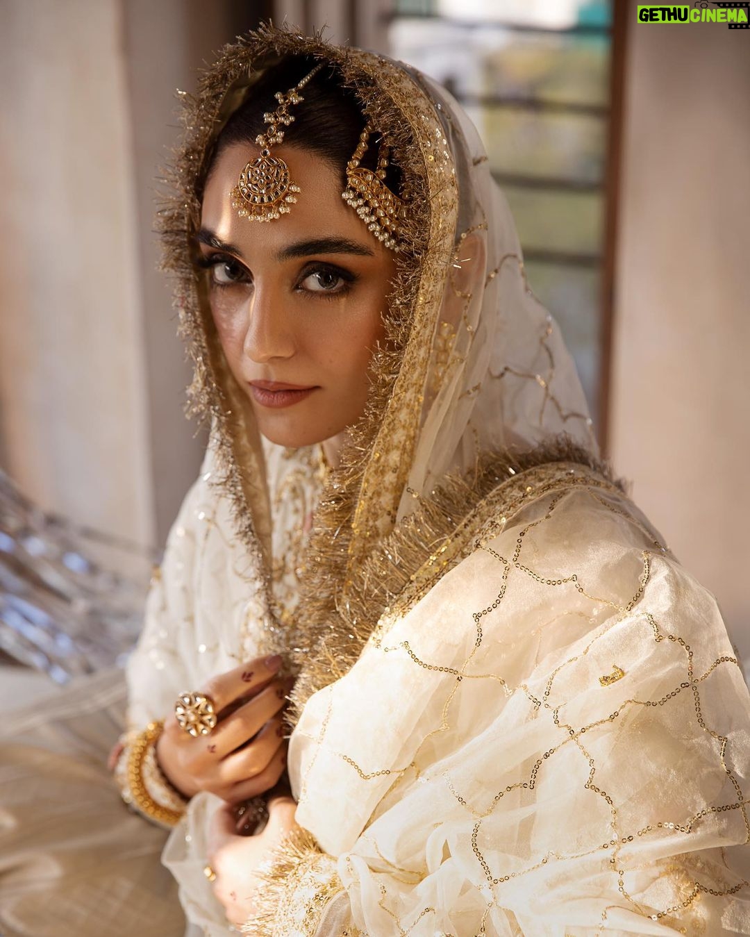 Maya Ali Instagram - 🌟♥️🌟 Launching on the 22nd feb, 2024 @mayapretofficial @azeemsaniofficial @ayanamir.thestylist @usafahmed @assurejewelry @ahmadshahart #Maya #PretAPorter #LaunchingOn24thFeb #MavaAli #IkMulagat #FestiveEdit’24