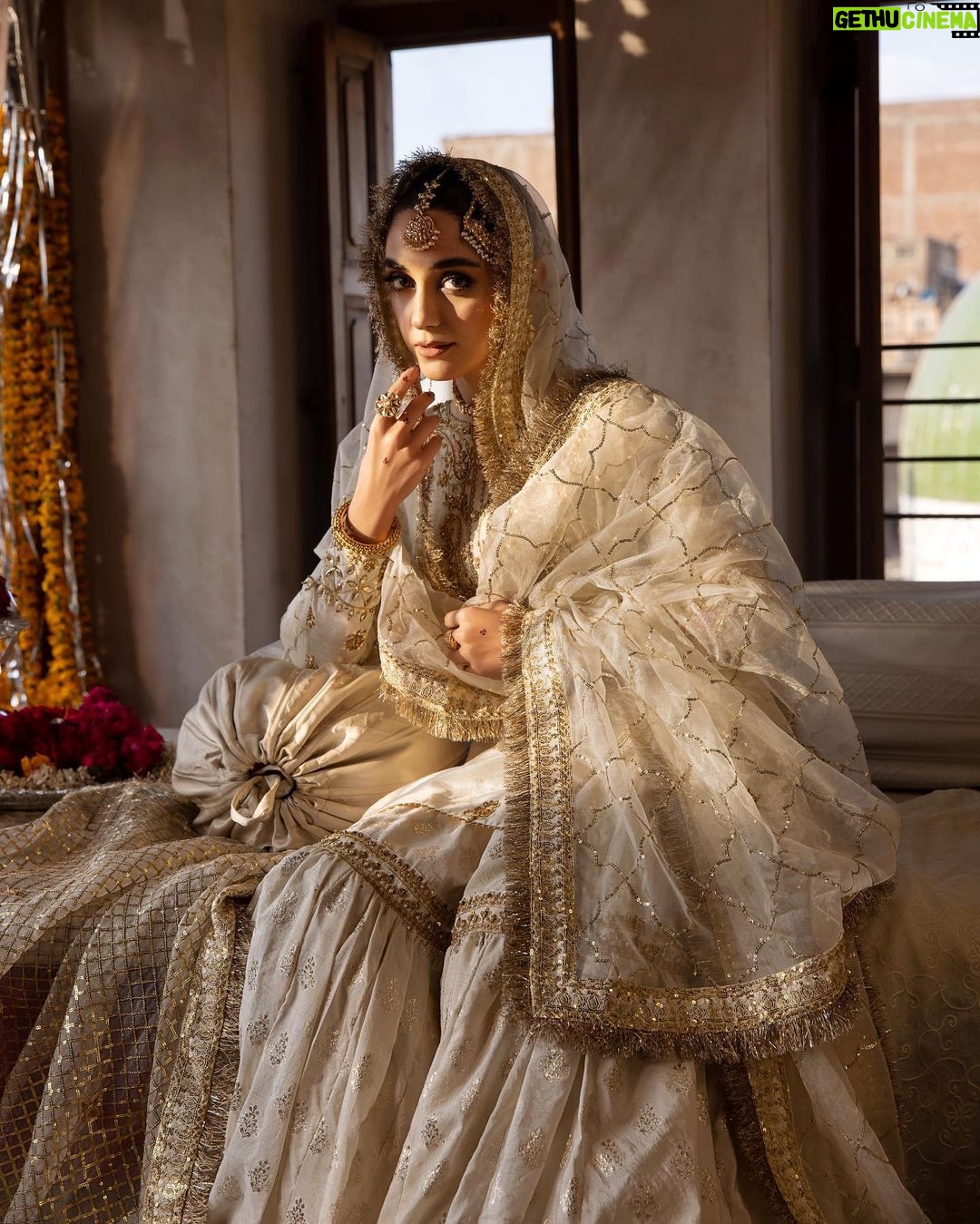 Maya Ali Instagram - 🌟♥️🌟 Launching on the 22nd feb, 2024 @mayapretofficial @azeemsaniofficial @ayanamir.thestylist @usafahmed @assurejewelry @ahmadshahart #Maya #PretAPorter #LaunchingOn24thFeb #MavaAli #IkMulagat #FestiveEdit’24