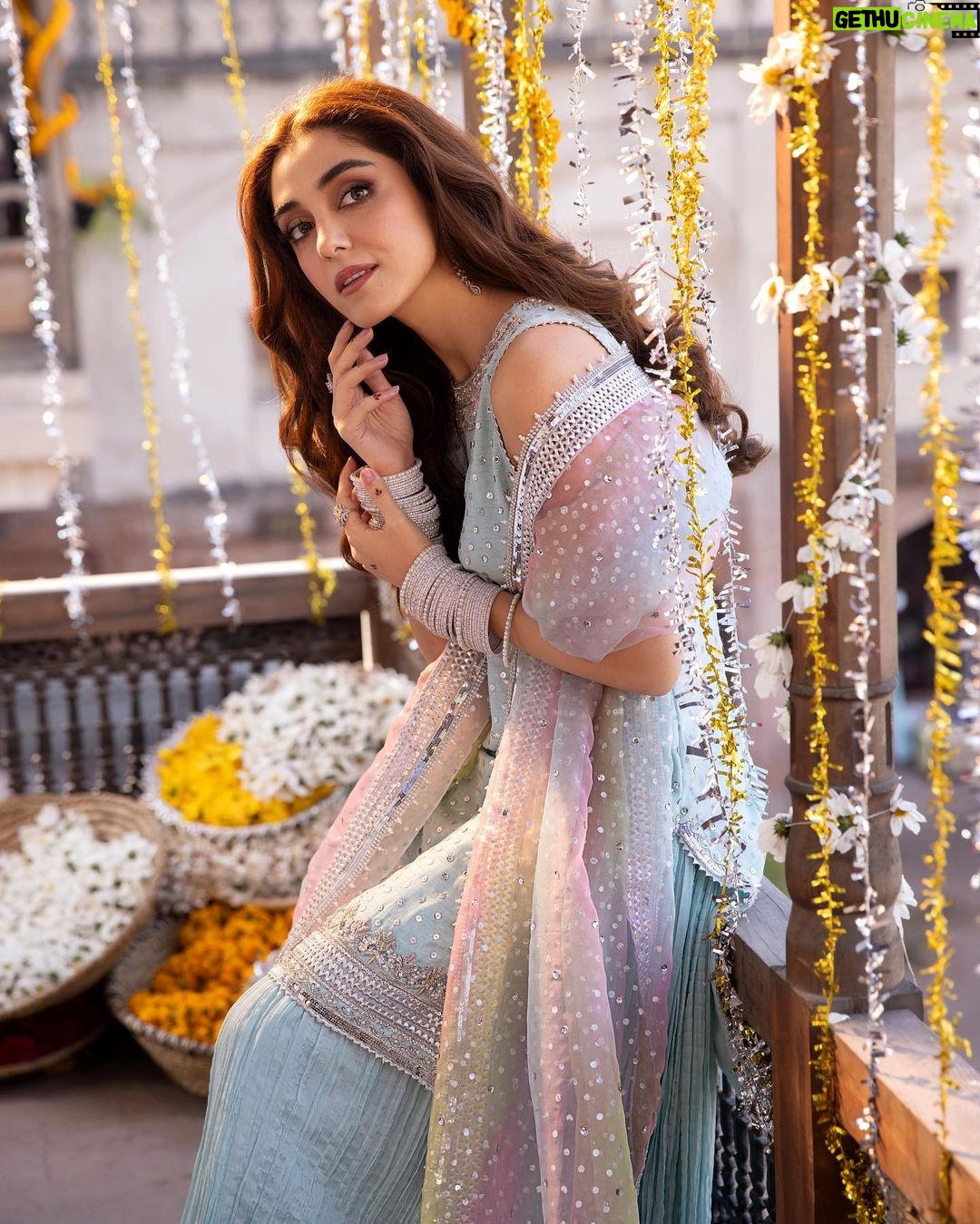 Maya Ali Instagram - REET… 🦋🦋 @mayapretofficial @azeemsaniofficial @ayanamir.thestylist @usafahmed @rabaljewelry @ahmadshahart #Maya #PretAPorter #MayaAli #IkMulagat #Reet #FestiveEdit’24 #LaunchingSoon