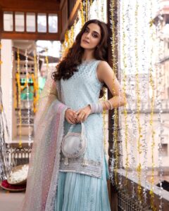 Maya Ali Instagram - REET… 🦋🦋 @mayapretofficial @azeemsaniofficial @ayanamir.thestylist @usafahmed @rabaljewelry @ahmadshahart #Maya #PretAPorter #MayaAli #IkMulagat #Reet #FestiveEdit’24 #LaunchingSoon