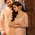Maya Ali Instagram - اِک ملاقات 🕊️ @mayapretofficial @aclockworkobi @azeemsaniofficial @ayanamir.thestylist @usafahmed @hasnat_makeup_hair @assurejewelry @ahmadshahart #Maya #PretAPorter #MayaPretMan #MayaAli #OsmanKhalidButt #IkMulaqat #FestiveEdit’24 #LaunchingSoon