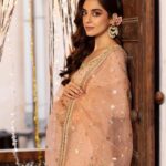 Maya Ali Instagram - Ik Mulaqat… 🕊️🕊️ @mayapretofficial @azeemsaniofficial @usafahmed @ayanamir.thestylist @assurejewelry @ahmadshahart #Maya #PretAPorter #MayaAli #IkMulaqat #Fariha #FestiveEdit 24 #LaunchingSoon