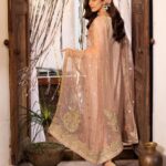 Maya Ali Instagram - Ik Mulaqat… 🕊️🕊️ @mayapretofficial @azeemsaniofficial @usafahmed @ayanamir.thestylist @assurejewelry @ahmadshahart #Maya #PretAPorter #MayaAli #IkMulaqat #Fariha #FestiveEdit 24 #LaunchingSoon