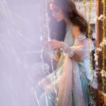 Maya Ali Instagram - REET… 🦋🦋 @mayapretofficial @azeemsaniofficial @ayanamir.thestylist @usafahmed @rabaljewelry @ahmadshahart #Maya #PretAPorter #MayaAli #IkMulagat #Reet #FestiveEdit’24 #LaunchingSoon