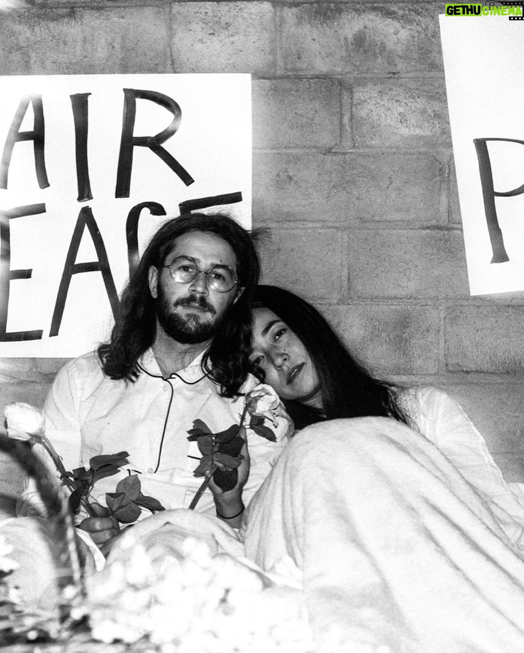 Maya Erskine Instagram - John and Yoko but also, the girl from the ring. ❤️🎃