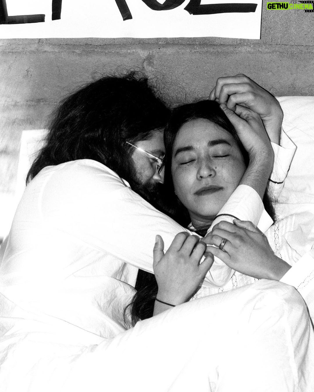Maya Erskine Instagram - John and Yoko but also, the girl from the ring. ❤️🎃