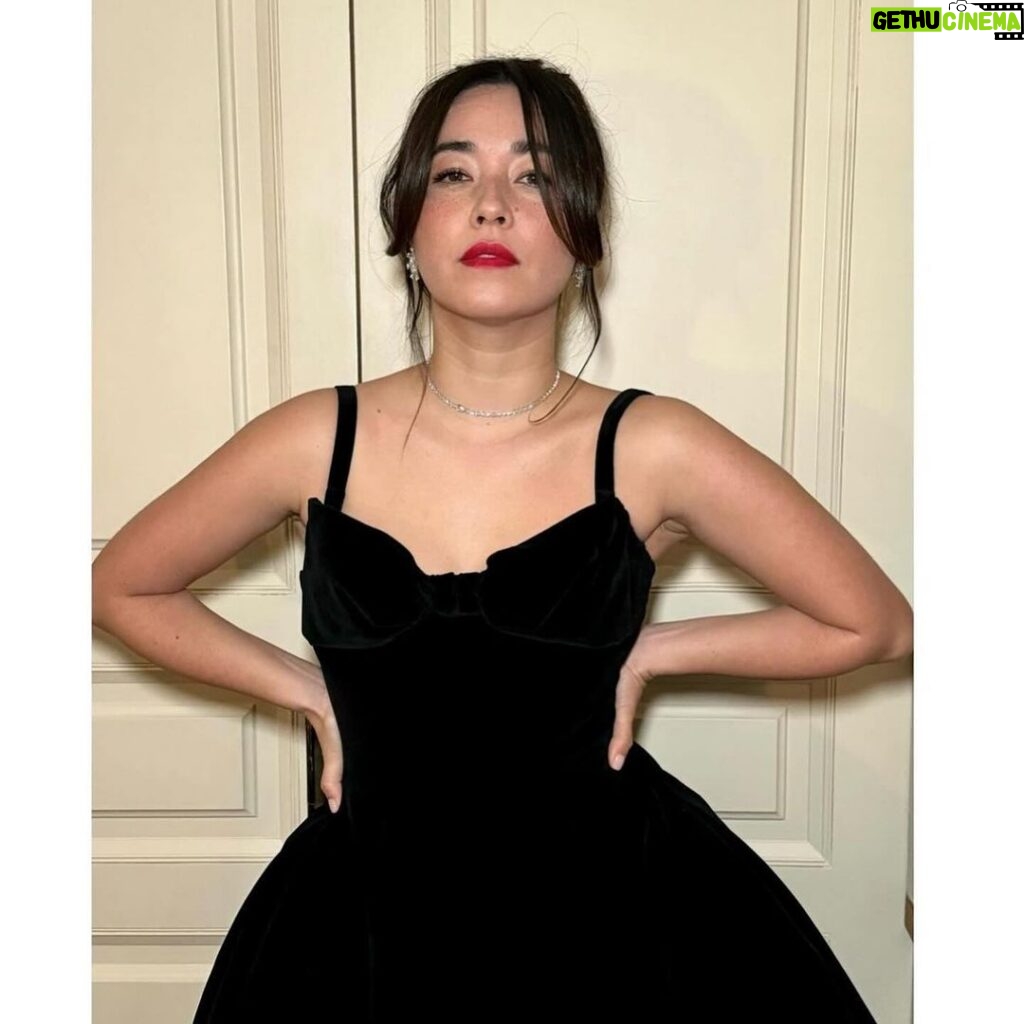 Maya Erskine Instagram - I’m so sorry for clogging the feed. Almost done I promise. Unfollow if you must. 🖤🖤NEW YORK PREMIERE @smithsonprime 🖤🖤 Dress: vintage @viviennewestwood Makeup: @gitabass Hair: @cnaselli Styling: @thegriceisright