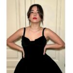 Maya Erskine Instagram – I’m so sorry for clogging the feed. Almost done I promise. Unfollow if you must. 
🖤🖤NEW YORK PREMIERE @smithsonprime 🖤🖤
Dress: vintage @viviennewestwood 
Makeup: @gitabass 
Hair: @cnaselli 
Styling: @thegriceisright