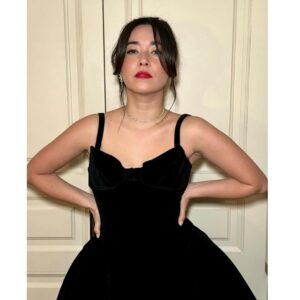 Maya Erskine Instagram - I’m so sorry for clogging the feed. Almost done I promise. Unfollow if you must. 
🖤🖤NEW YORK PREMIERE @smithsonprime 🖤🖤
Dress: vintage @viviennewestwood 
Makeup: @gitabass 
Hair: @cnaselli 
Styling: @thegriceisright