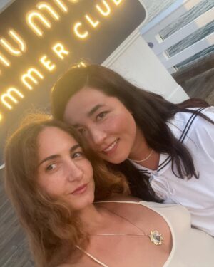 Maya Erskine Instagram - Back on Instagram from Christmas last year to report to no one that I went out last night, I love #miumiu and I hope I look a little like sailor moon.
Dream team @thegriceisright @mararoszak @mollyrstern for the dreamiest @miumiu #miumiuclub