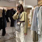 Mayu Sugieda Instagram - ☺︎ 最近は、クロップド丈のトップスが好きで🔥 京都にある韓国系のアイテムが揃っているショップで購入したよー！ - @dresslaveofficial の ハイウエストデニムパンツ👖 ホワイトカラーなのも、幅のあるシルエットも気に入っています☺️ このキラキラバッグも！！すごく便利だよ👜 カジュアルにもフォーマルにも合わせやすい✨ - ショート丈のジャケットは @lagunamoon_com の春夏新作🥳 とーーーってもカラー悩んだけど、どちらにしたでしょう🖤💚笑 届くまでが待ち遠しいです🫧🫧🫧 ・ ・ いよいよ11月に突入して、様々なイベントが迫ってきました！ まずは… 2023年11月11日(土) 横浜港大さん橋国際客船ターミナルにて開催される 『MINATOMIRAI COLLECTION 2023』に ファッションショーブランドステージに、ゲストモデルとして コンテストステージに、ゲスト審査員として 出演させていただきます🌼🌼🌼🌼🌼 1部/2部/3部と開催時間も豊富なので👗 よかったら、お時間の合う回にいらして下さい😉 【公式WEBサイトはこちら⇒https://minacolle.jp/📱】 ・ 来週は、横浜🍜みなとみらいで！ 再来週は、大阪🐙万博記念公園で！！ 皆さんとお会いできることを楽しみにしています🎡