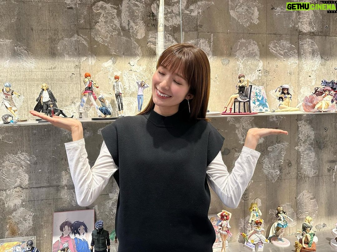 Mayu Sugieda Instagram - ☺︎ 生放送直後に、現場にて🌈📸 TOKYO FM「Roomie Roomie!」 聴いていただいた皆さん! ありがとうございました📣 たくさんの推しに囲まれて…🤭💓 私も、ヘアケアもっと頑張ります💪 聞き逃した方は、radikoでもぜひ📻🌼🌼 https://radiko.jp/share/?t=20231030203447&sid=FMT #tokyofm #TFM #ルミルミ #RoomieRoomie #生放送 #ありがとうございました ! #また 🫶✨