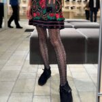 Mayu Sugieda Instagram - ☺︎ 大好きな京都にやってきたよーーー🥰 明日6月9日 @clarksoriginals 京都店のオープンに先駆けて リアルストアへ伺わせていただきました👟 スタイリッシュな店内、とっても素敵でした✨ カジュアルとガーリー、どちらのファッションにも👗 自然と馴染んでくれて、履き心地も抜群だし！ 足元のオシャレと機能性の両立、本当に大事。 派手なレースタイツを合わせたスタイルも お気に入りなコーディネートになりました🫢🤭 #クラークスオリジナルズ #クラークス #クラークスオリジナルズキョウト #pr