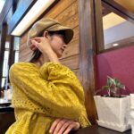 Mayu Sugieda Instagram - ☺︎ お散歩コーデ💛💛💛💛💛 母のキャスケットを被って、お出掛け🤭(笑) 大好きなカラー！ @titivatejp の黄色🍋 このコットンワンピースは ボリューム感が可愛いながらも 軽くて楽チンで最高なのです☁️✨ ギャザーのおかげで ぺたんこ靴でも脚長効果が発生中！！ 着丈が足りない人向けという良心的サイズ MTをセレクトして着用しています🙈⭐️⭐️ 春の元気なお花達を観に行きたいなぁーー🌼🌼🌼 #titivate #ティティベイト #titivatestyle #タイアップ #ギャザーボリュームコットンレースワンピース #大人カジュアル #春コーデ #トレンドコーデ #骨格ナチュラル #ブルベコーデ #ブルべ夏