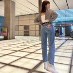 Mayu Sugieda Instagram - ☺︎ 最近の私服👖💕 メンズライクなアイテムを 一つ二つ加えるの好きかも！🫢 Knit / #Bubble @bubblefashion_official Jeans / #GAS @gasjeans Shoes / #fitfit @fitfit_official_ ・ お肌と眉のお手入れは… @une_fleur_ryoko さん @une_fleur_maria さんに いつもお世話になっています🫶 日々大切にケアしつつ、月1回お二人に。。✨ プロのケアやアドバイスのおかげで 毎日のスキンケアも頑張れています☺️ 終わって鏡を渡された瞬間の感動も毎回すごいし お喋りタイムも、とっても楽しい🙈🙈(笑)