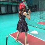 Mayu Sugieda Instagram - ☺︎ 新成人の皆様💐✨ おめでとうございます☺️ 芯は持ちながらも柔軟に 何事も楽しみながら頑張って 一度きりの人生を全力で生きよう〜！ これまでは自身の成人式の写真… でもそれも飽きてきた頃だと思うので笑 普段載せない写真を🥹😂 私の20歳の時のバッティング⚾️笑笑 #成人の日 #運動神経悪い芸人 #テイスト違い過ぎるけど🤣 #そのうち消すかも 💦 #笑